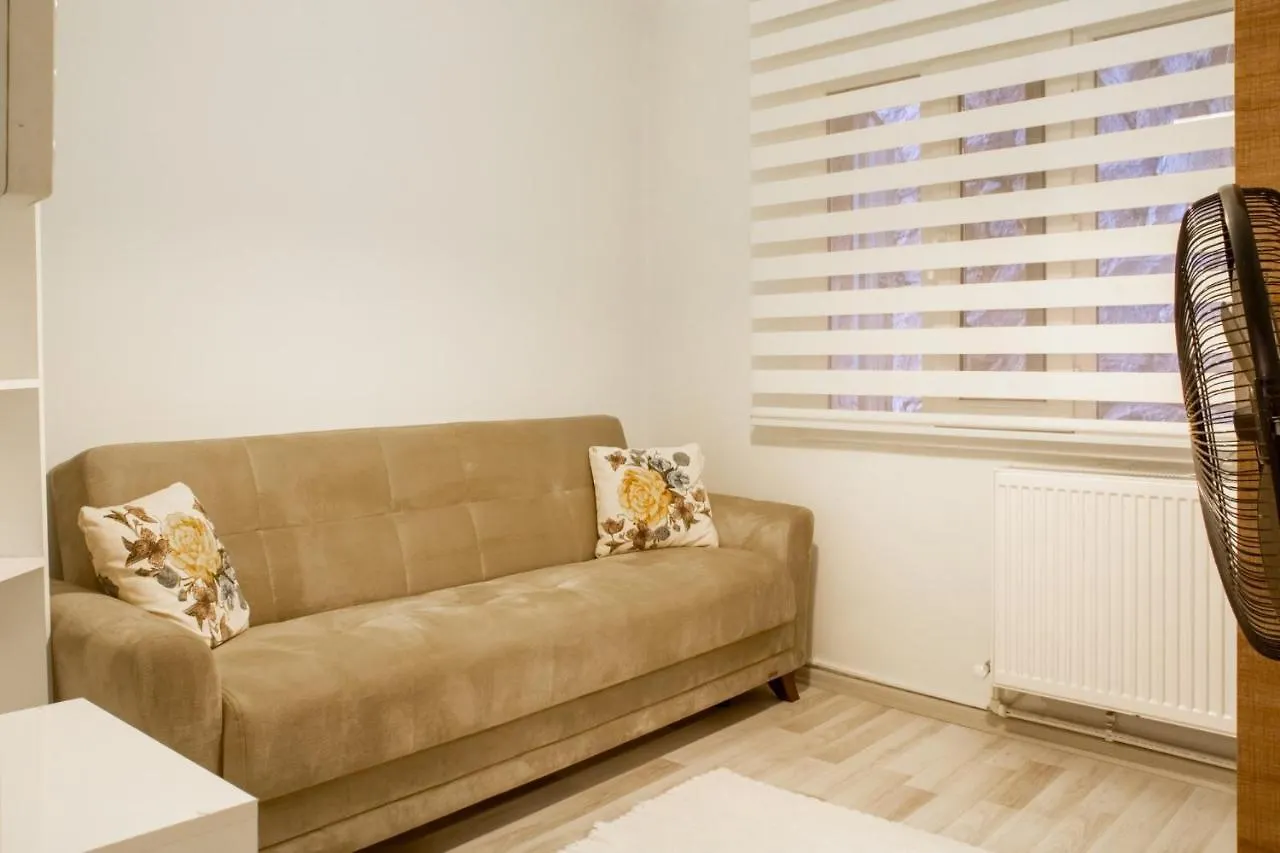Chic And Convenient Flat In Izmir Apartment